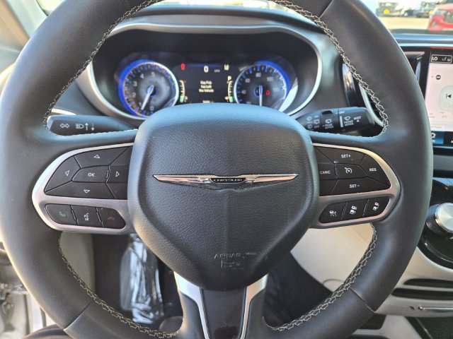 Used 2024 Silver Chrysler Touring L image 20