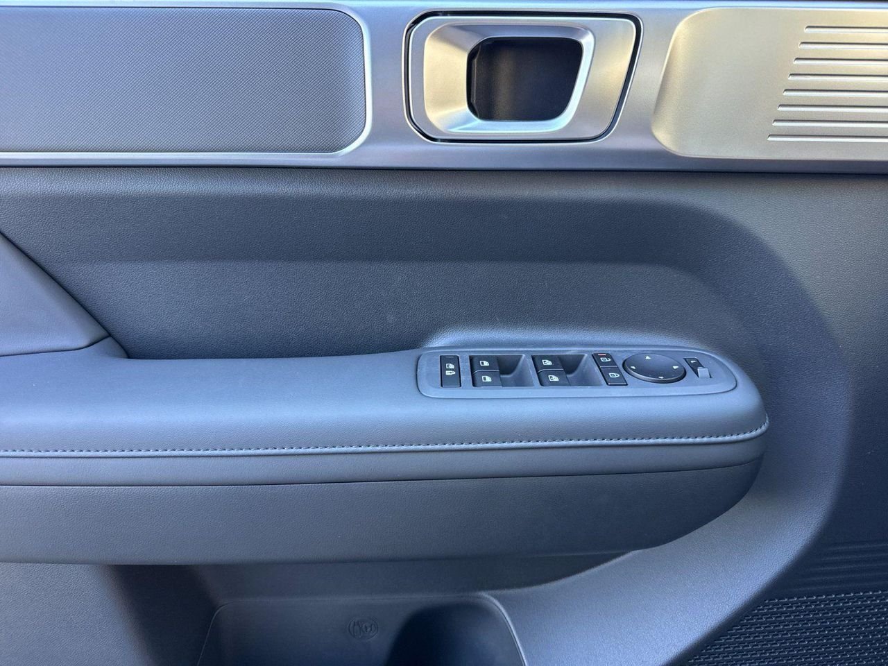 New 2027 White Hyundai SEL image 10