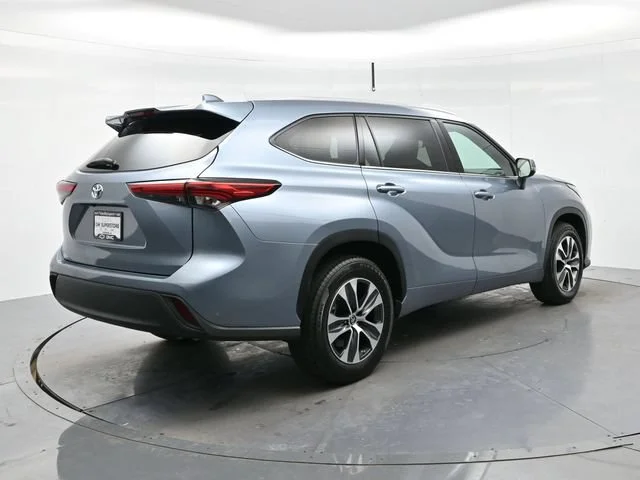 Used 2022 Moon Dust Toyota XLE image 7