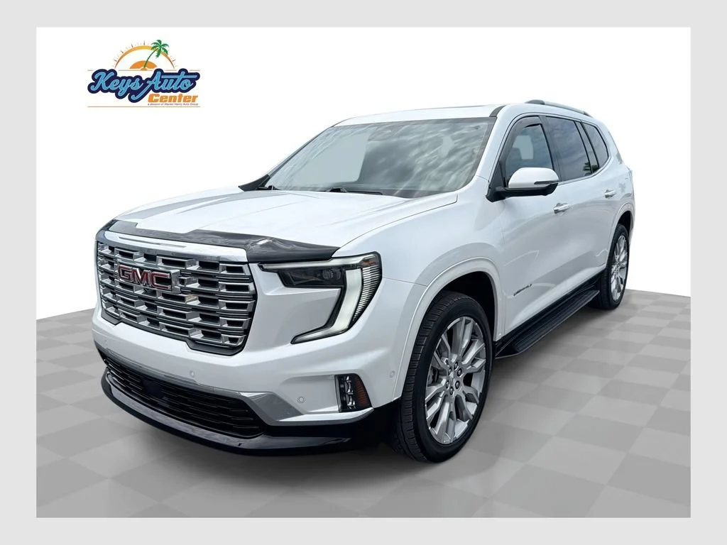 Used 2025 White Frost Tricoat GMC Denali image 1