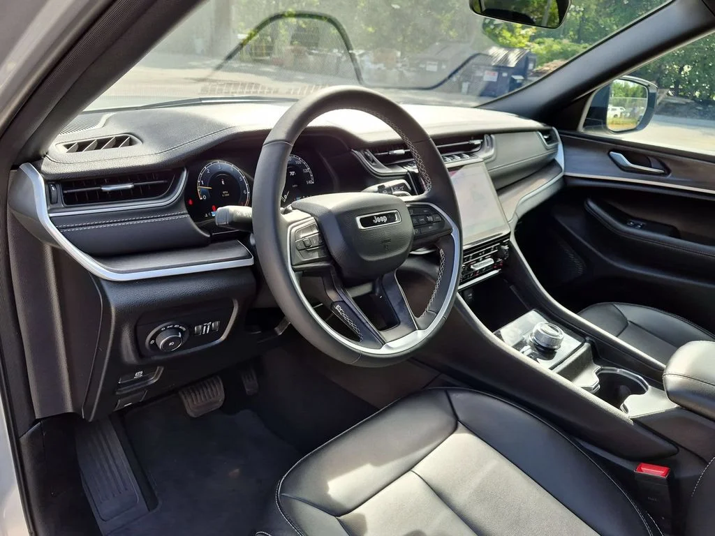 Used 2025 Silver Jeep Limited image 14