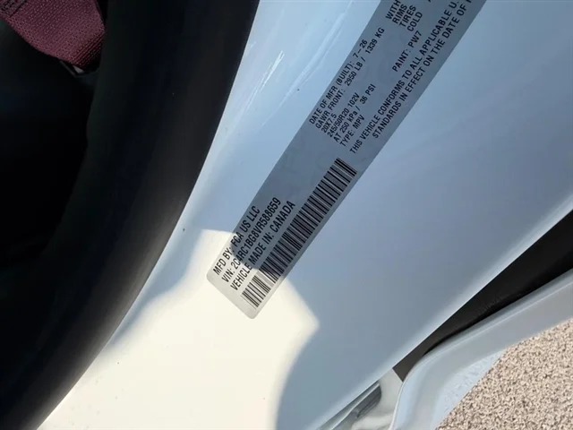 New 2027 Bright White Clear-Coat Exterior Paint Chrysler Select image 26