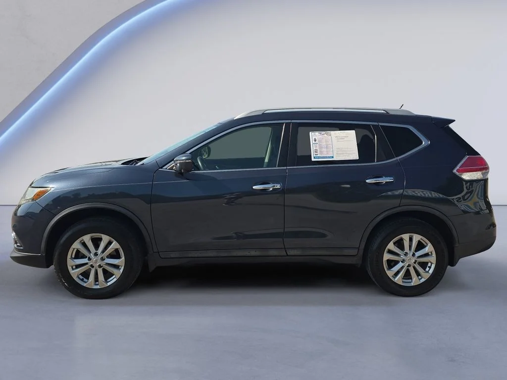 Used 2016 Arctic Blue Metallic Nissan SV image 2