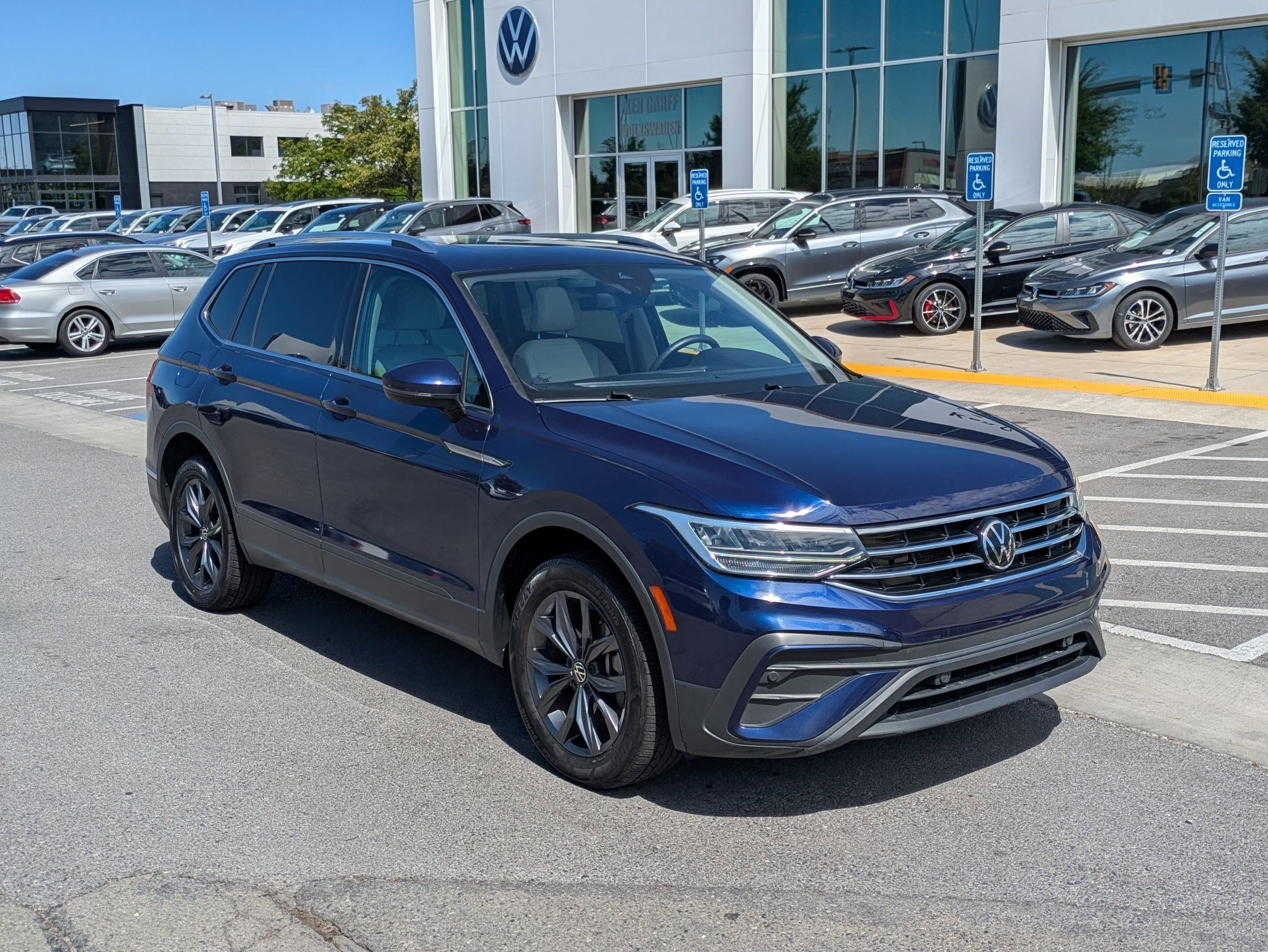 2022 Volkswagen Tiguan 2.0T SE 4Motion's photo