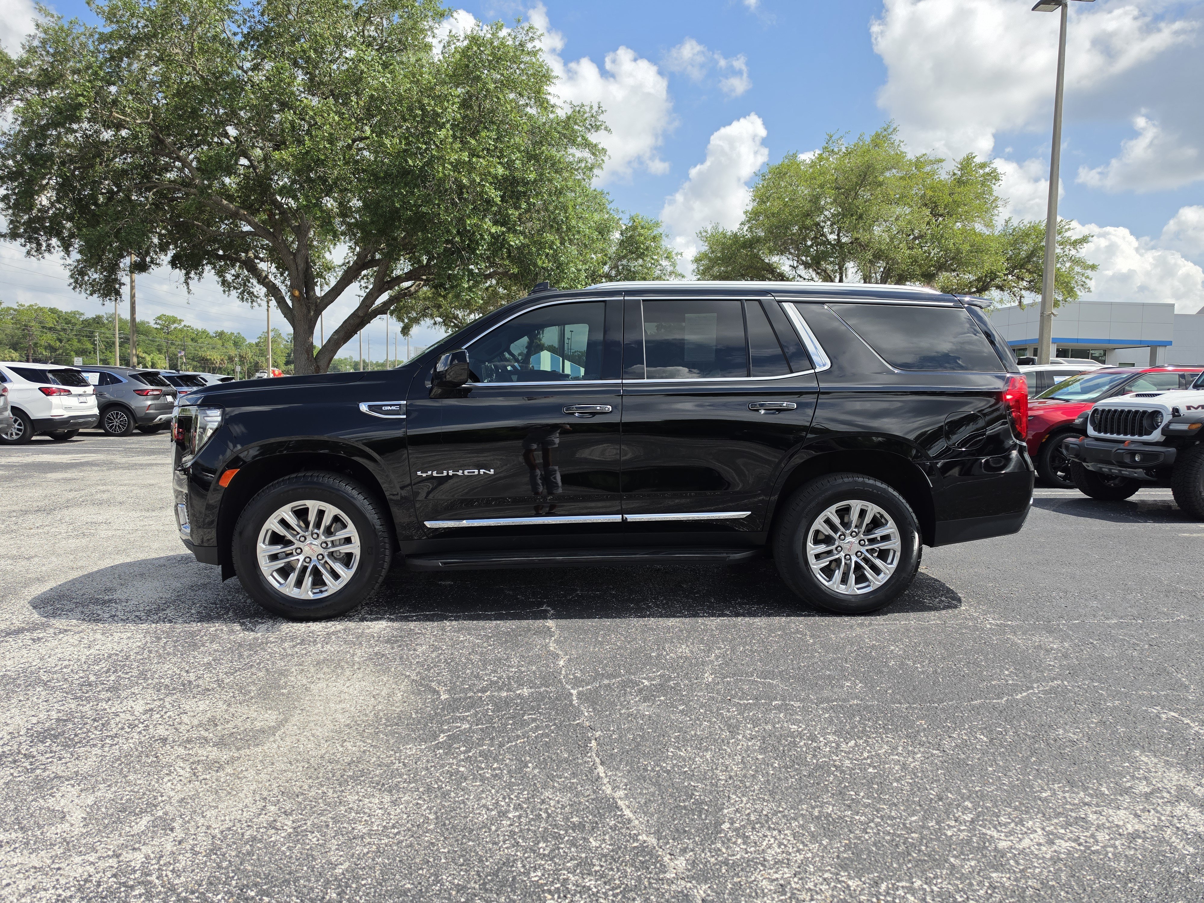 Used 2023 Onyx Black GMC SLT image 9