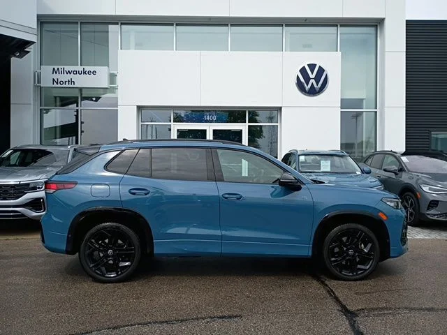 2025 Volkswagen Tiguan 2.0T SE R-Line Black 4Motion's photo
