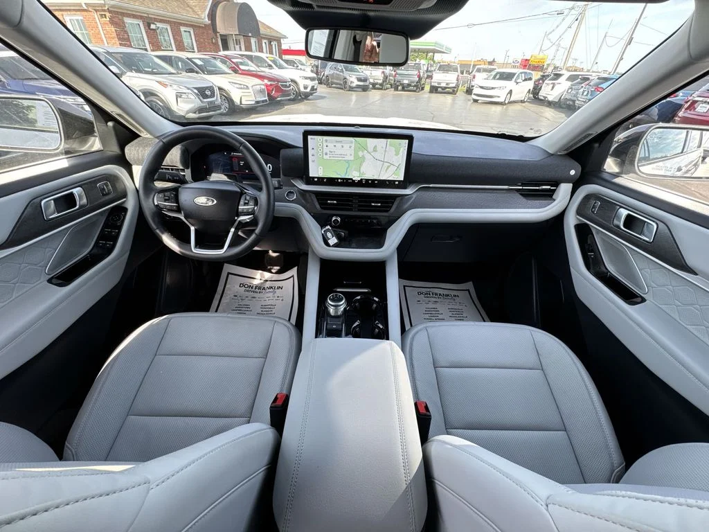 Used 2025 White Ford Platinum image 21