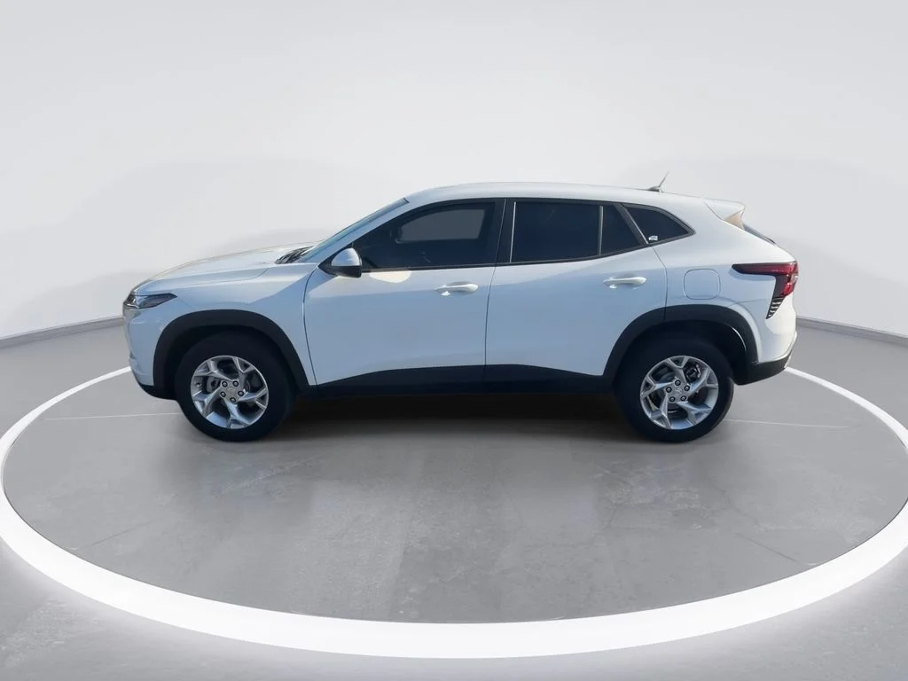 Used 2025 White Chevrolet LS image 5