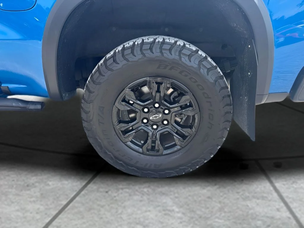Used 2022 Blue Chevrolet ZR2 image 34