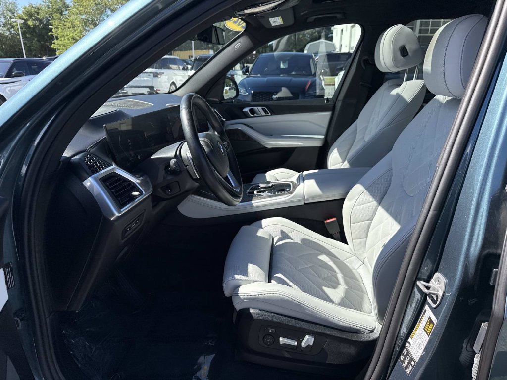 Used 2024 Blue BMW xDrive40i image 18