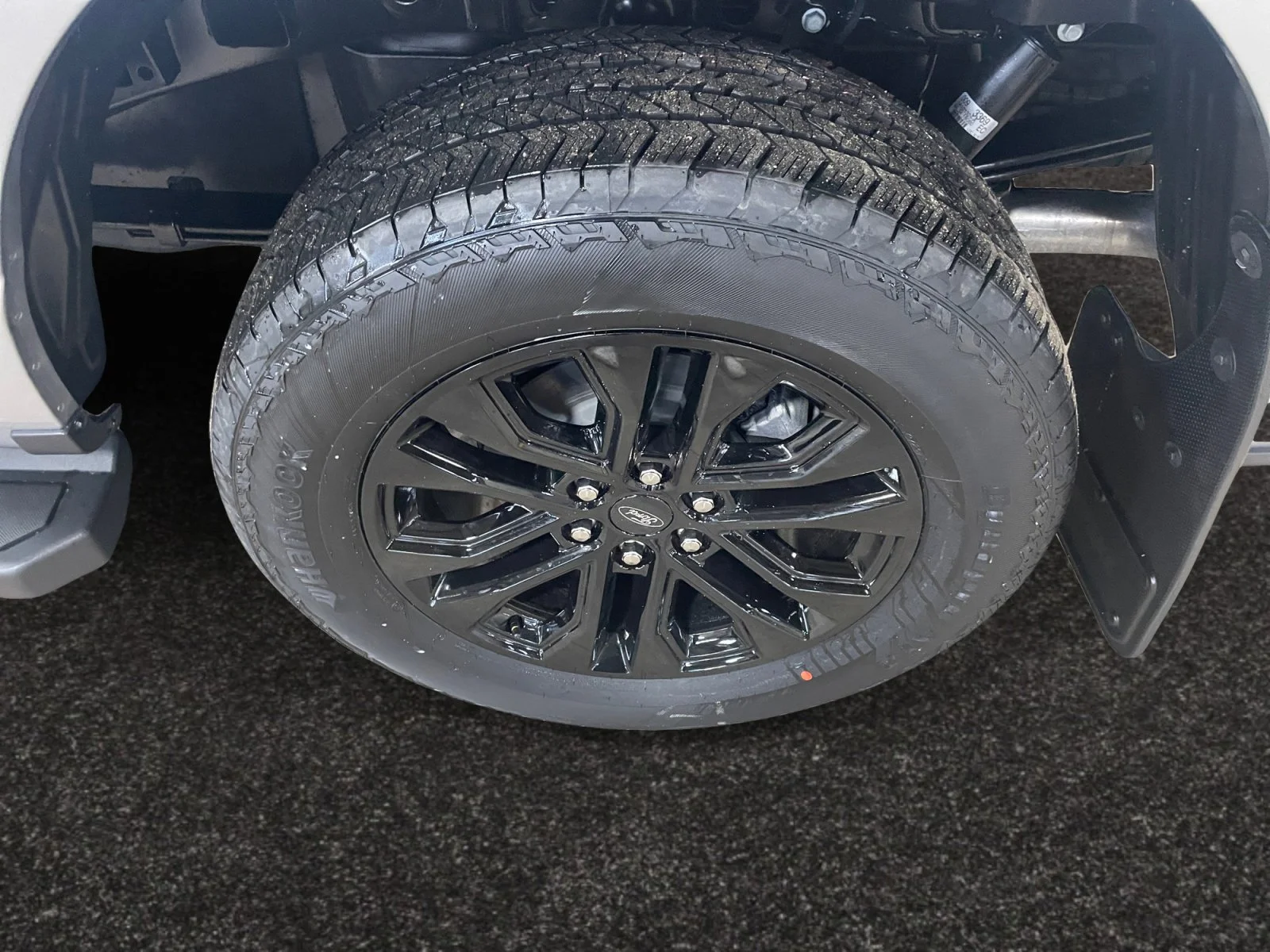 New 2026 Iconic Silver Metallic Ford Lariat image 9