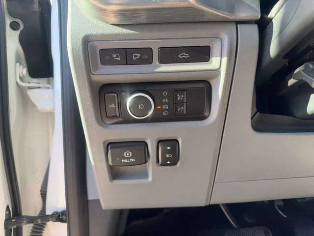 Used 2022 White Ford Lariat image 19
