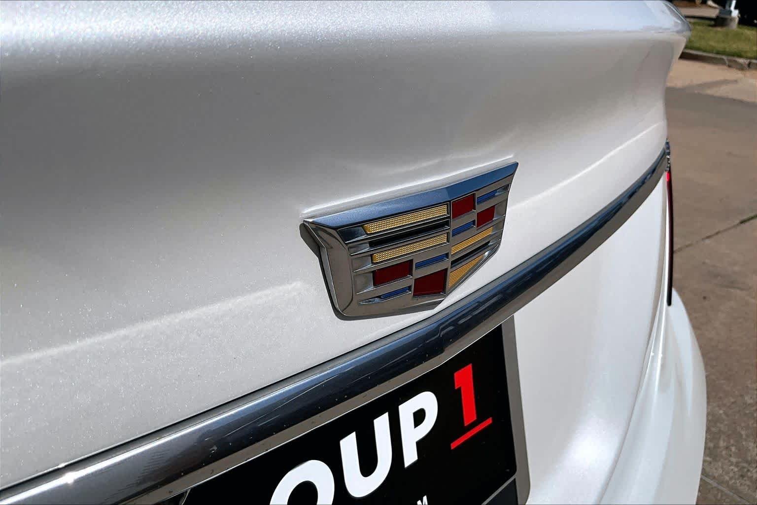 Used 2022 Crystal White Tricoat Cadillac Luxury image 28