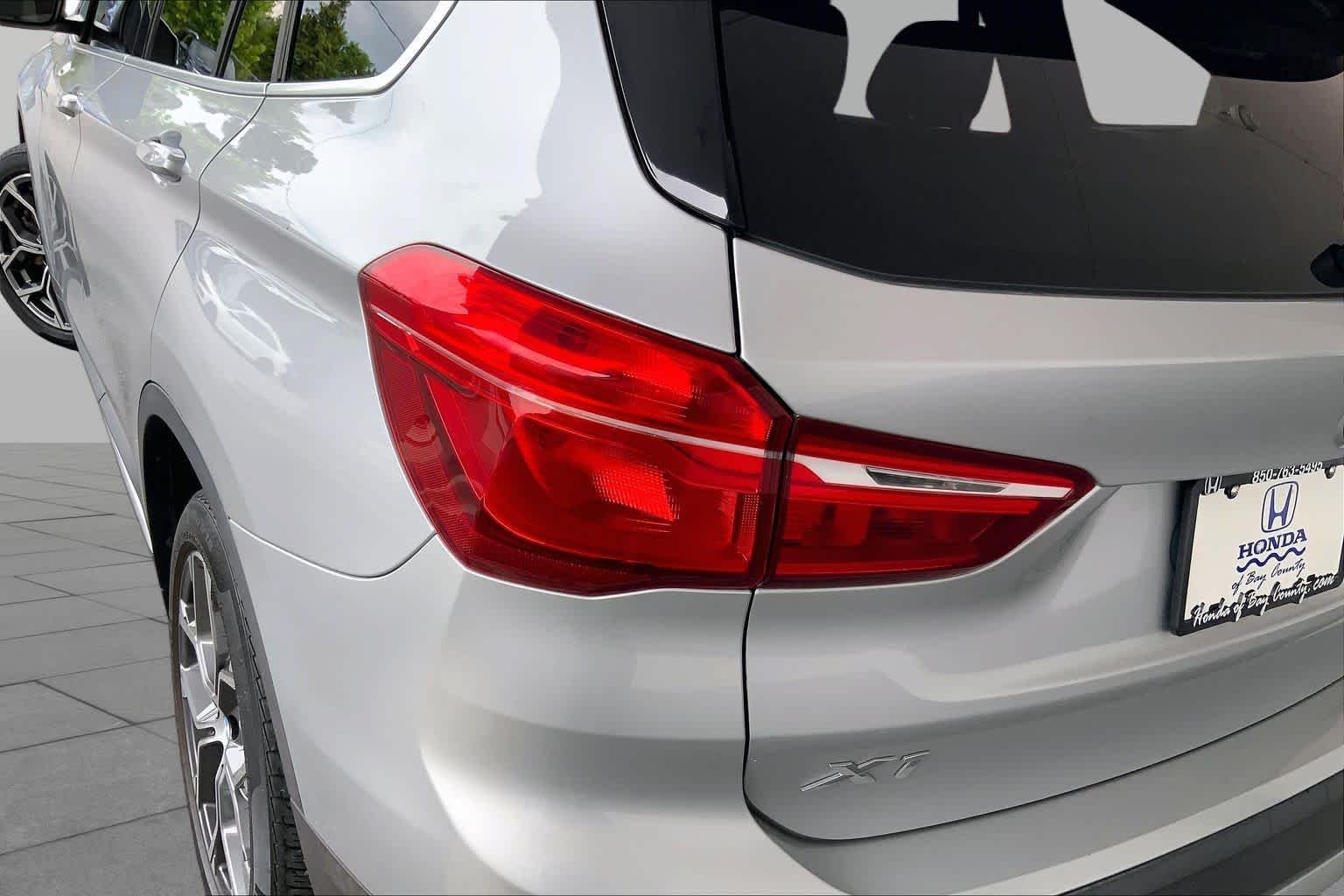 Used 2021 Glacier Silver Metallic BMW sDrive28i image 28