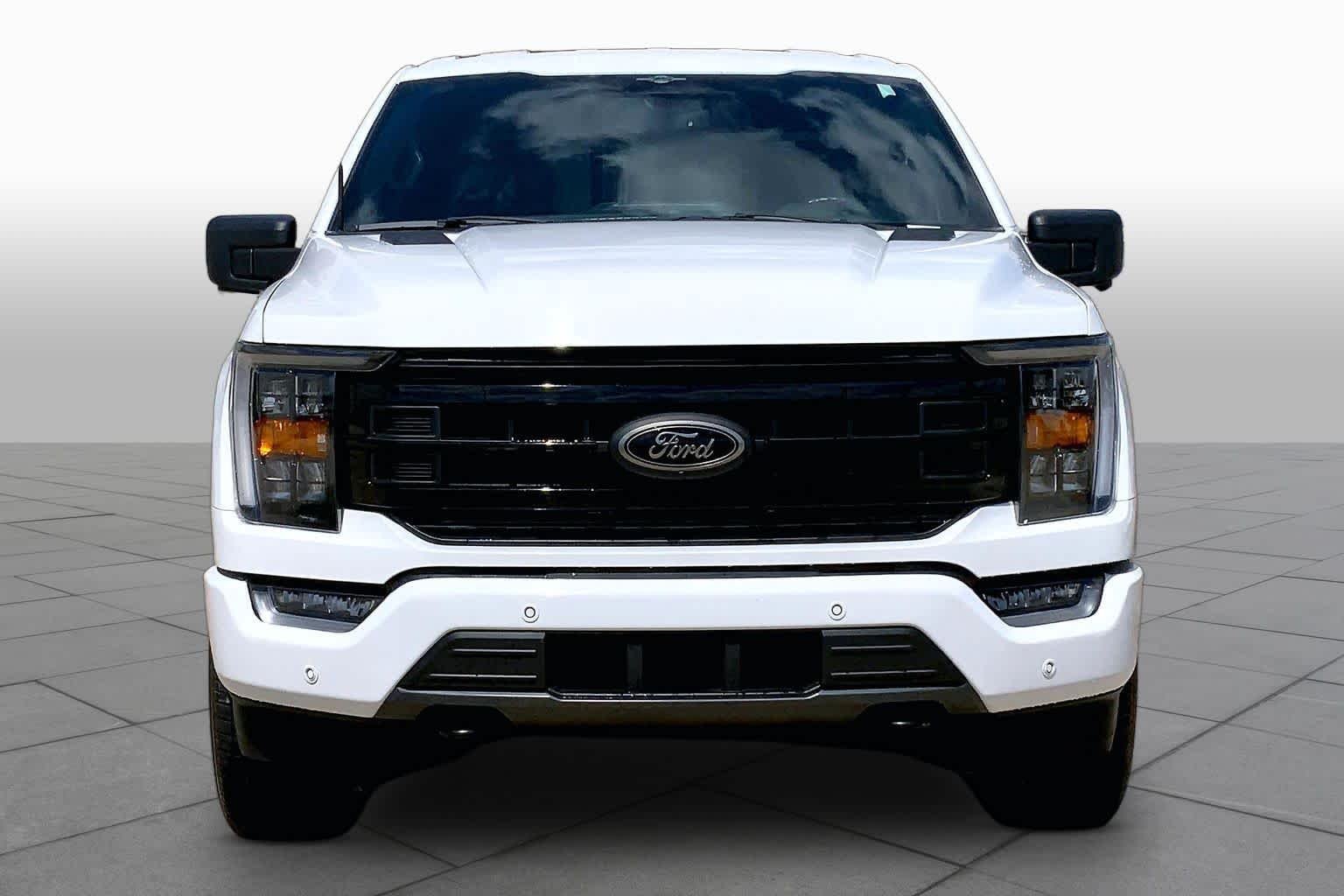 Certified Used 2023 Oxford White Ford XLT image 4