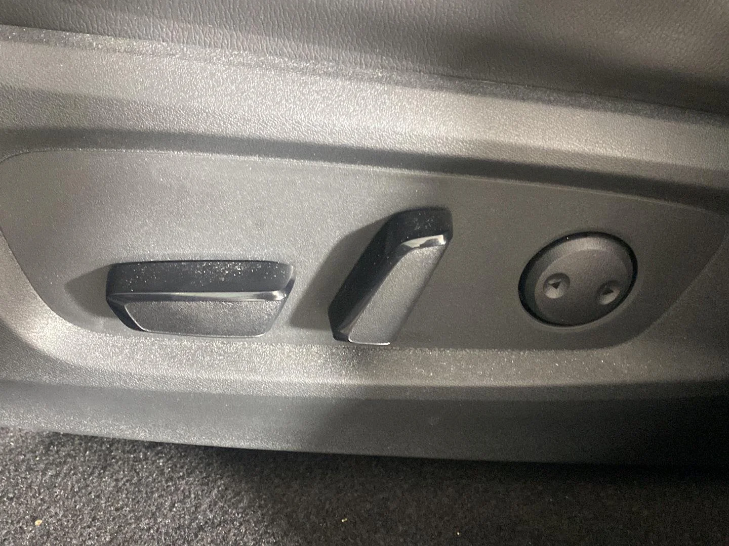 Used 2023 Gun Metallic Nissan SL 4WD image 16