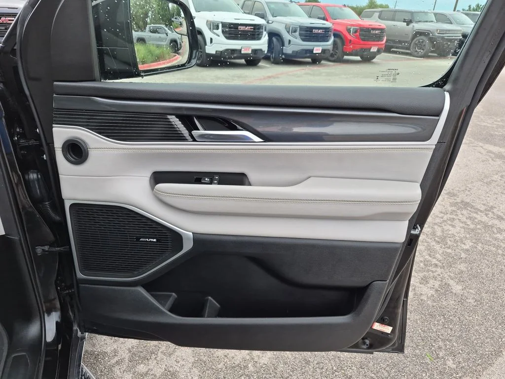 Used 2022 Black Jeep Series I image 37