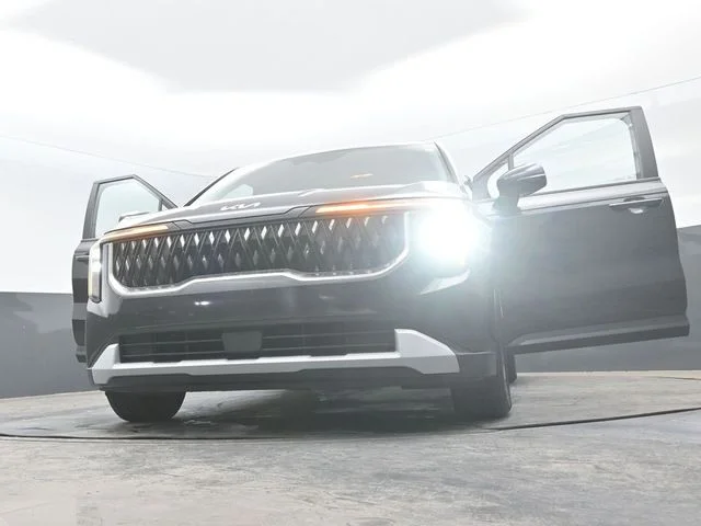 Certified Used 2025 Metal Kia LXS image 31