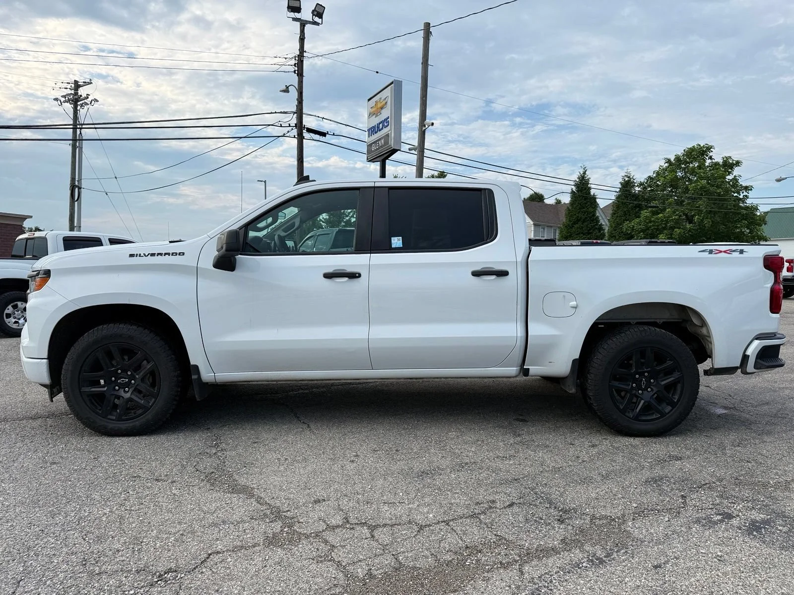 Used 2022 Summit White Chevrolet Custom image 3
