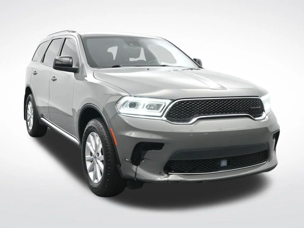 Used 2023 Gray Dodge SXT image 3