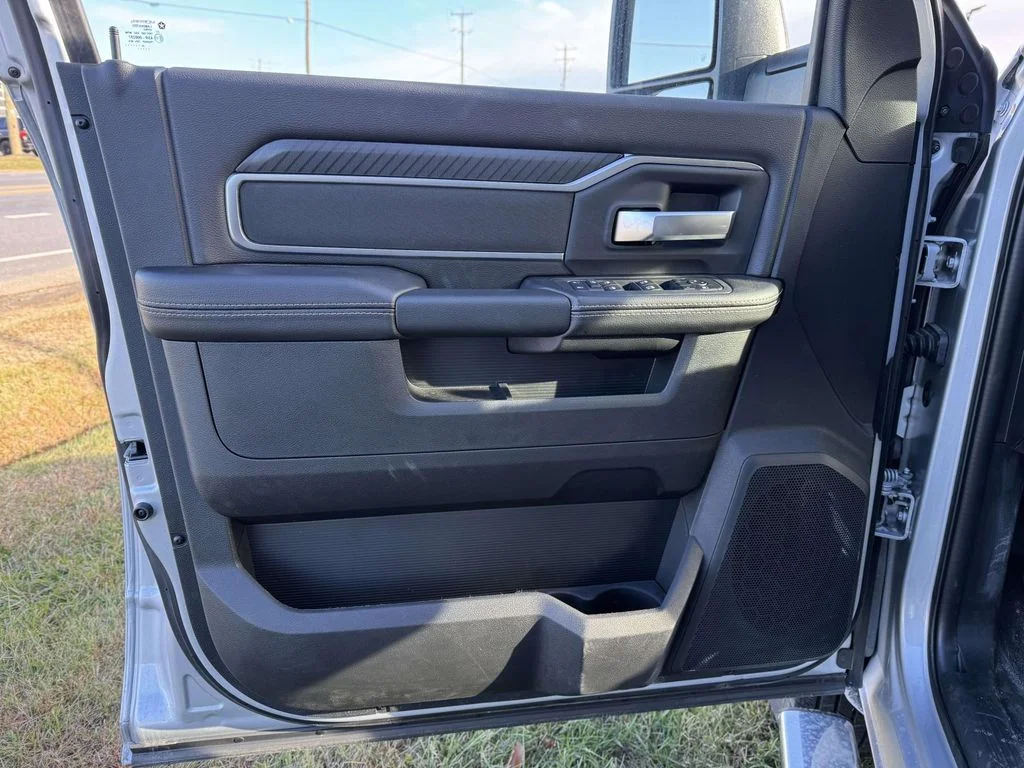2026 RAM 3500 Chassis Big Horn - Photo 28