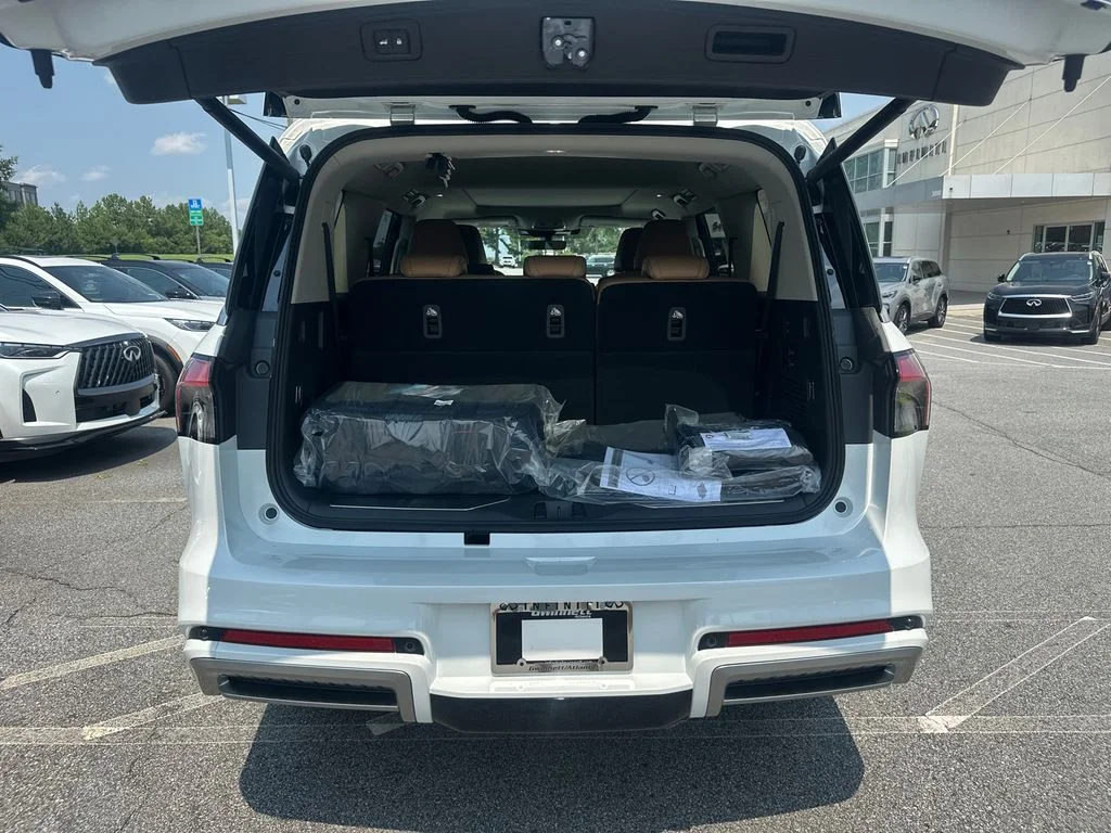 New 2027 RADIANT WHITE INFINITI Luxe 4WD image 15