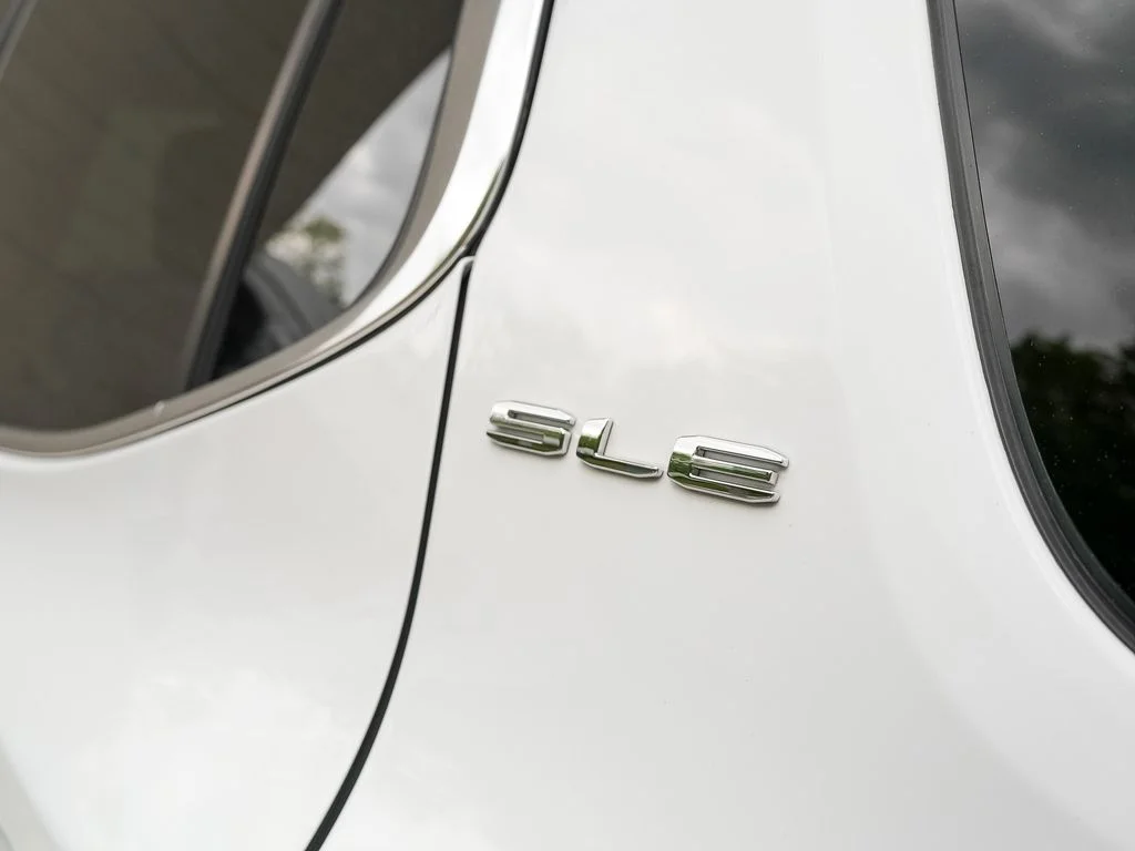 Used 2022 White GMC SLE image 10