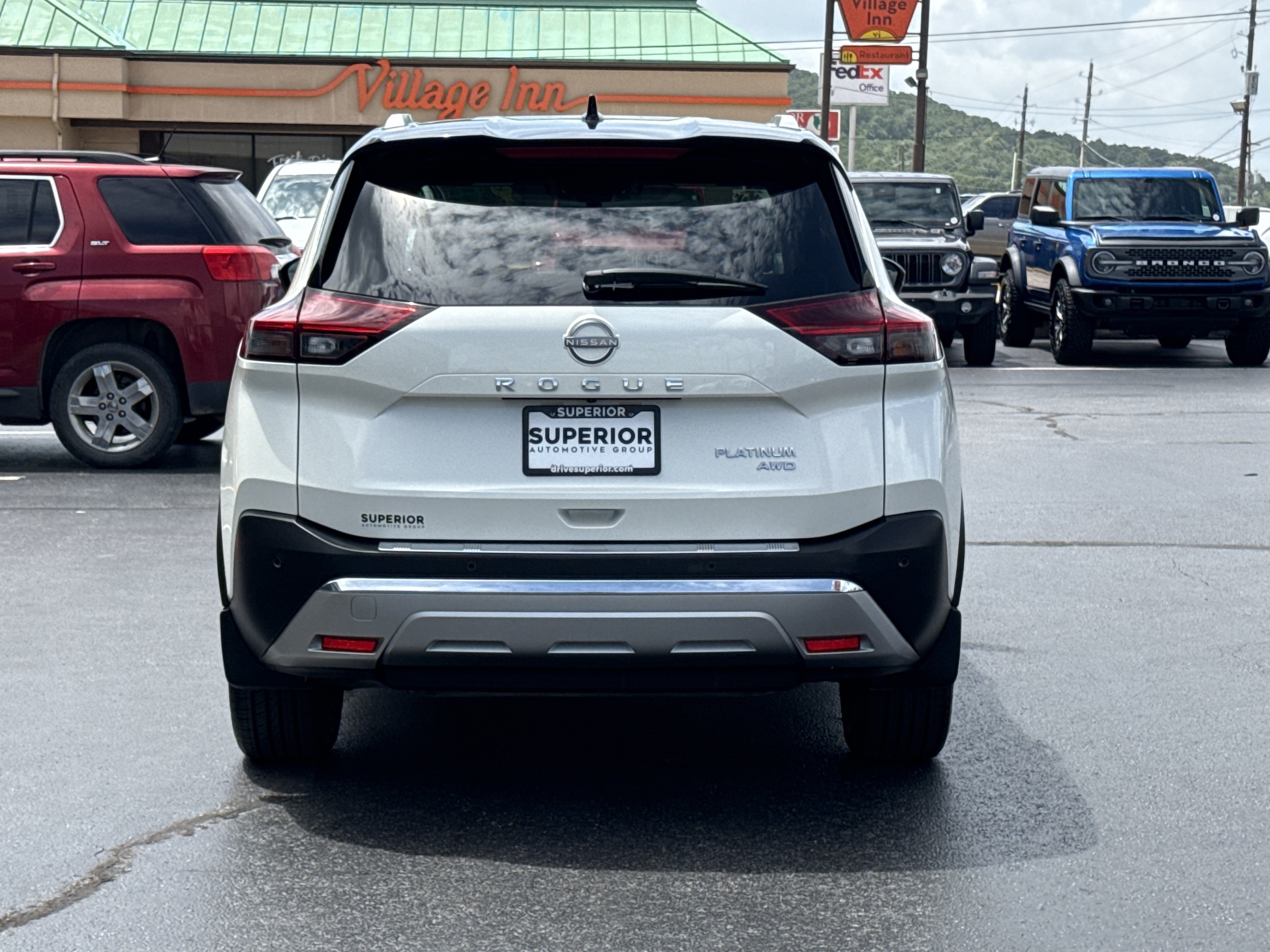 Certified Used 2022 Pearl White Tricoat/Super Black Nissan Platinum AWD image 4
