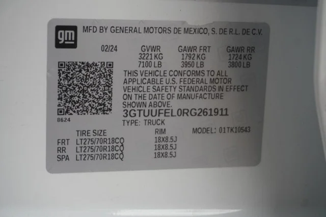 Used 2024 WHITE GMC AT4X image 35