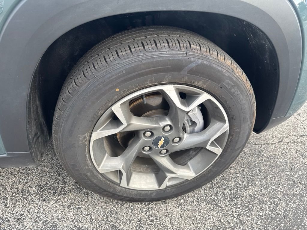 Used 2025 Gray Chevrolet LT image 36