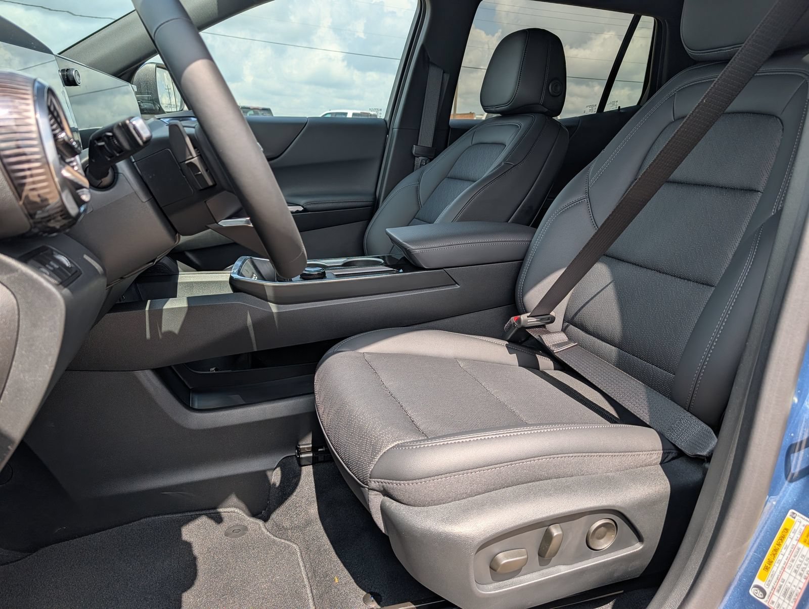 2027 Chevrolet Equinox LT - Photo 9