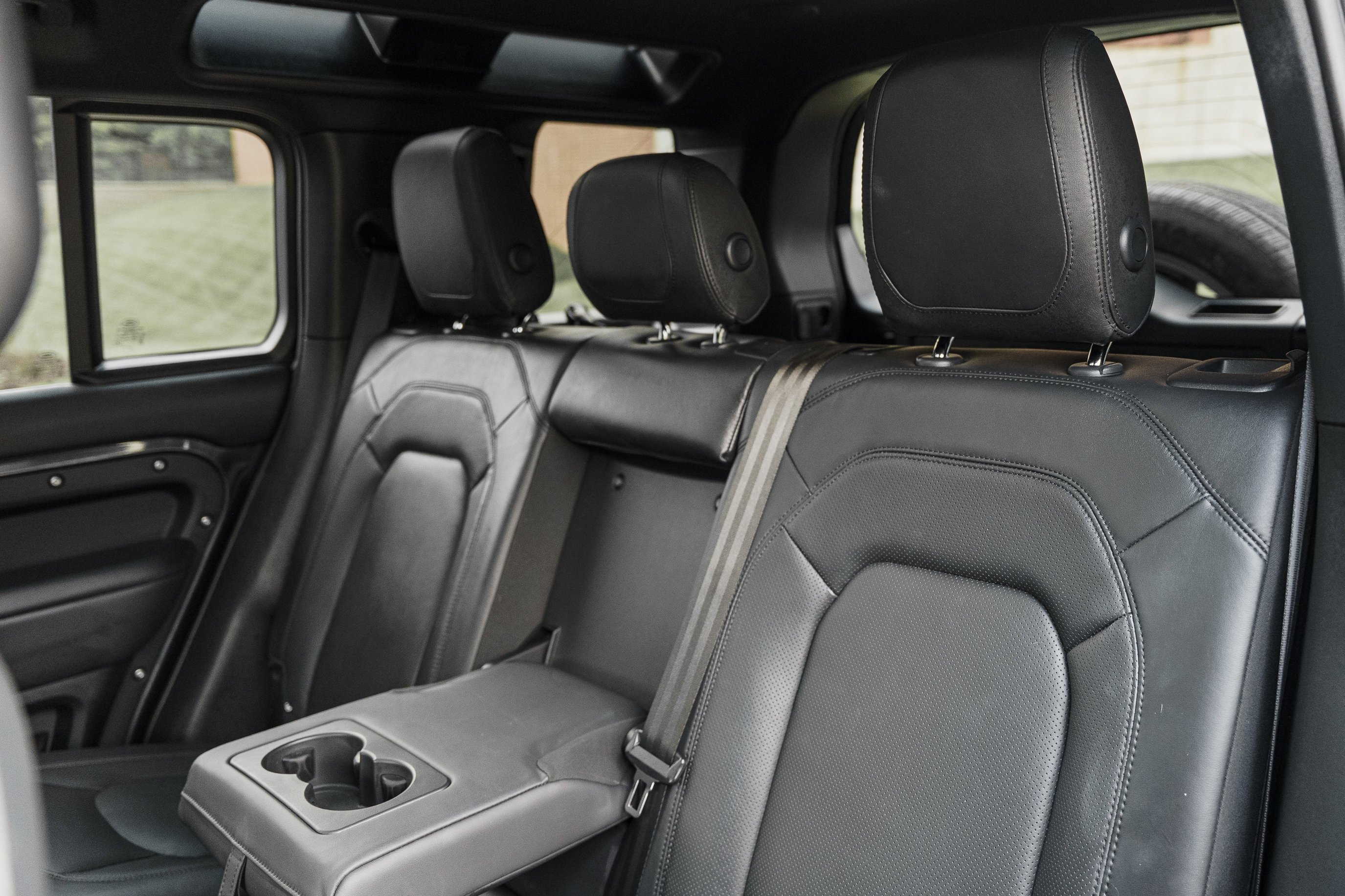 Used 2024 Carpathian Grey Premium Metallic Land Rover Carpathian Edition image 25