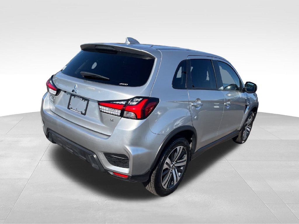 Used 2025 Silver Mitsubishi  image 5