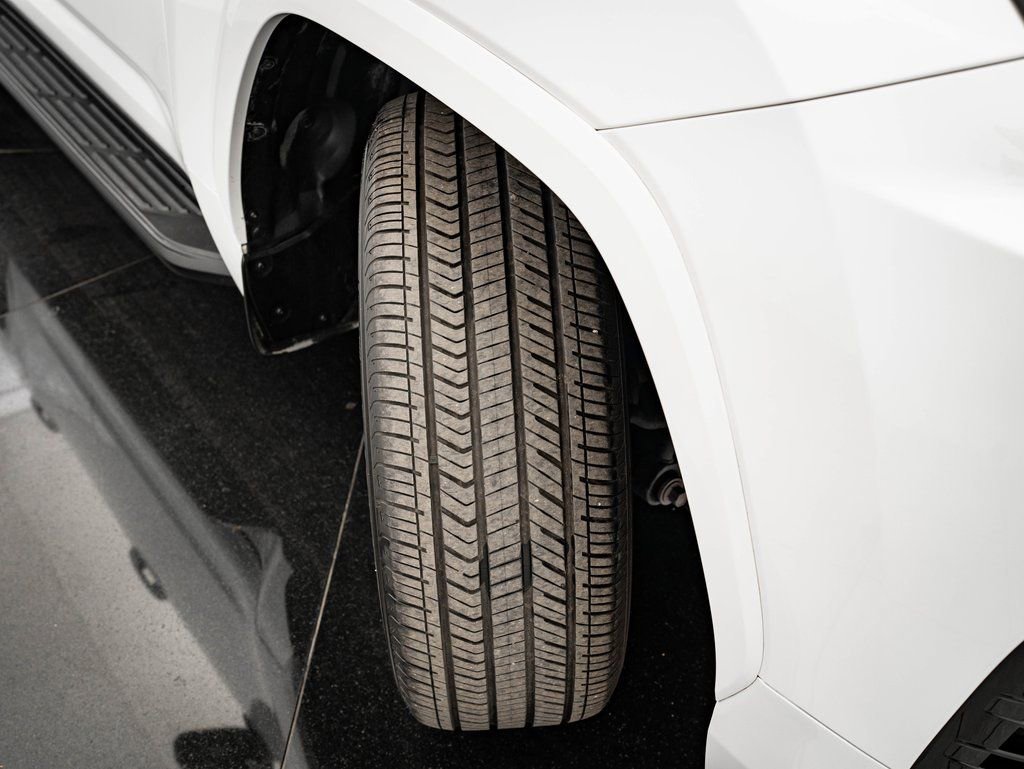 Used 2024 White Pearl Lexus 600 Premium image 55
