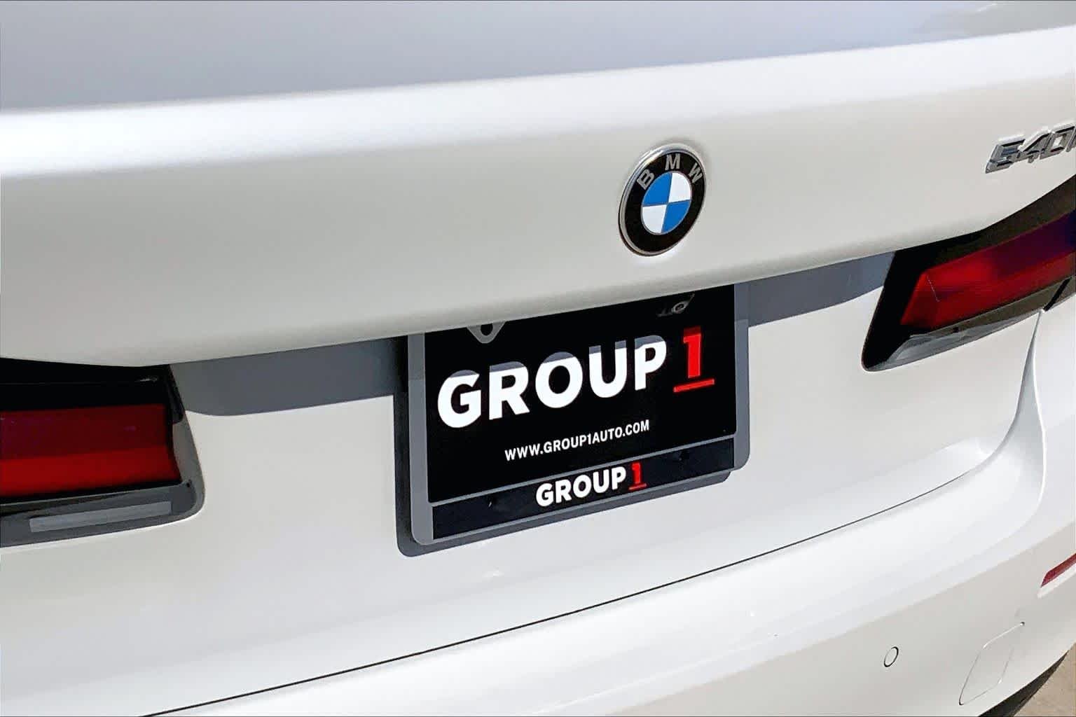 Used 2022 Mineral White Metallic BMW 540i image 31