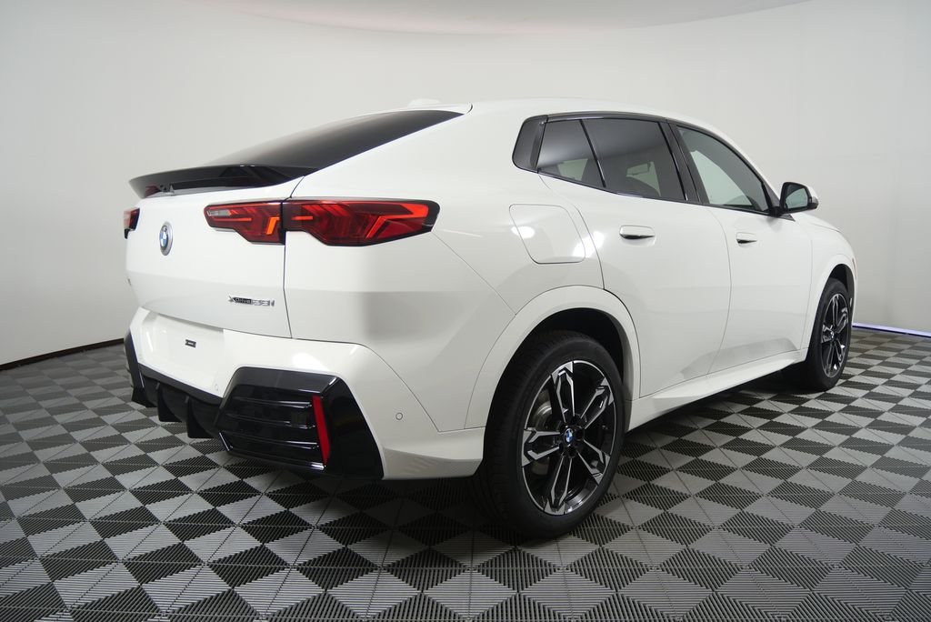 New 2026 Alpine White BMW xDrive28i image 3