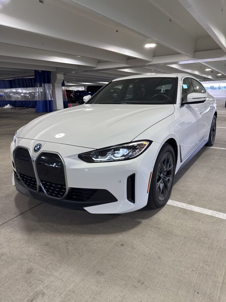 2023 BMW i4 eDrive40's photo