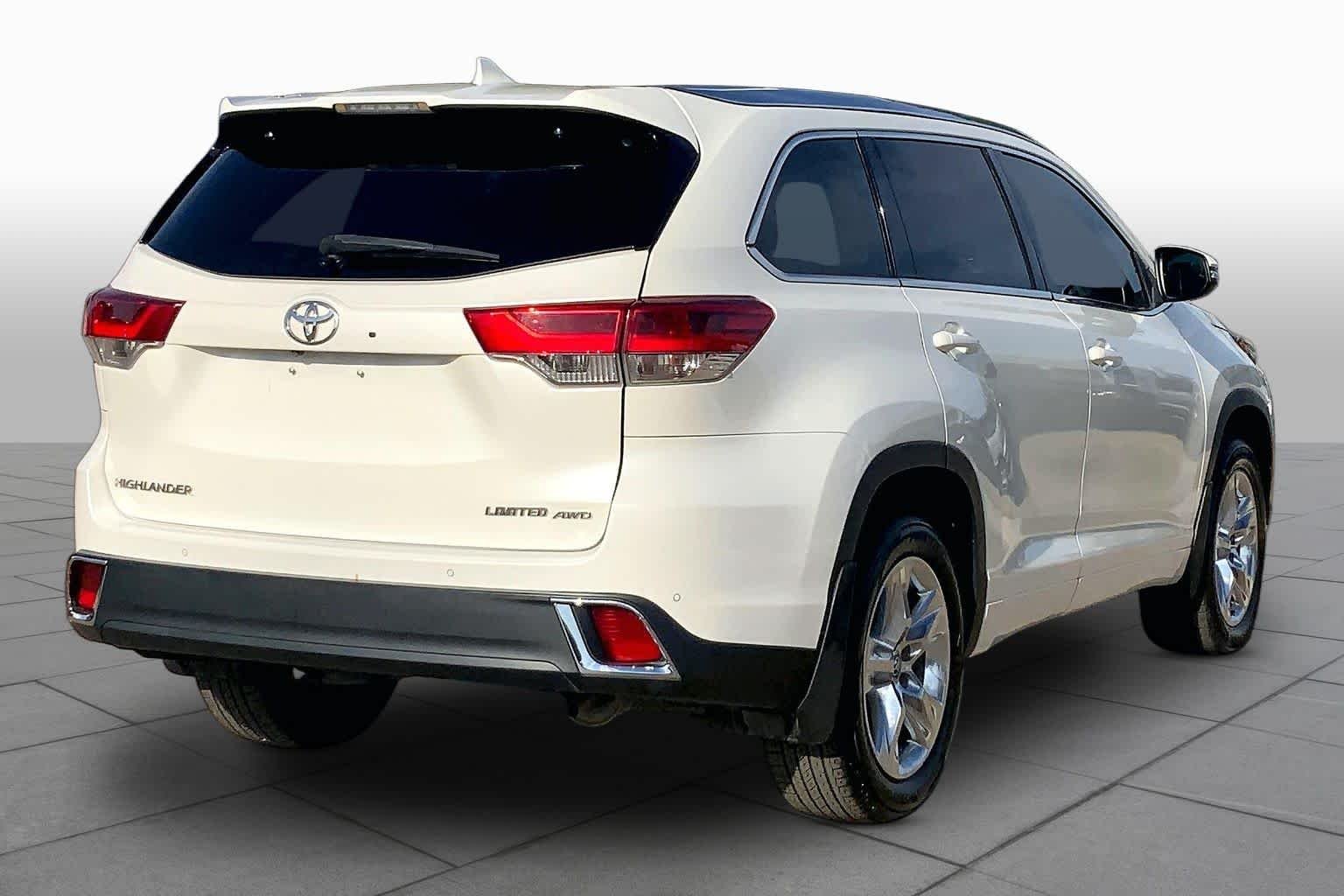 Used 2019 Blizzard Pearl Toyota Limited image 13