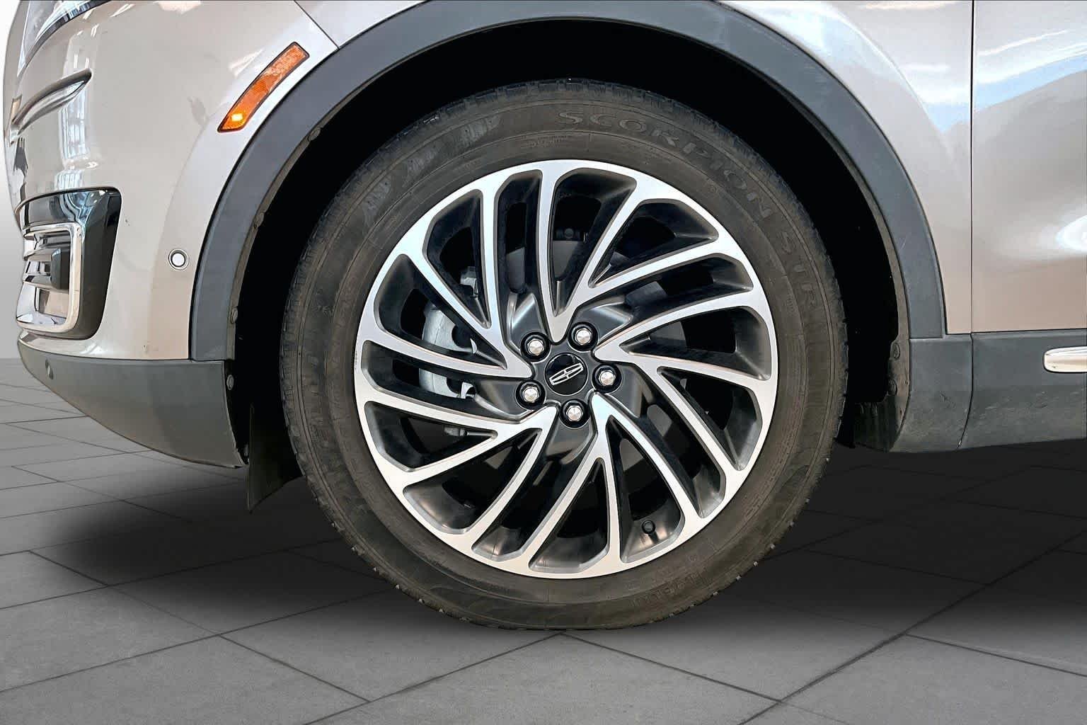 Used 2019 Iced Mocha Premium Colorant Lincoln Reserve image 10