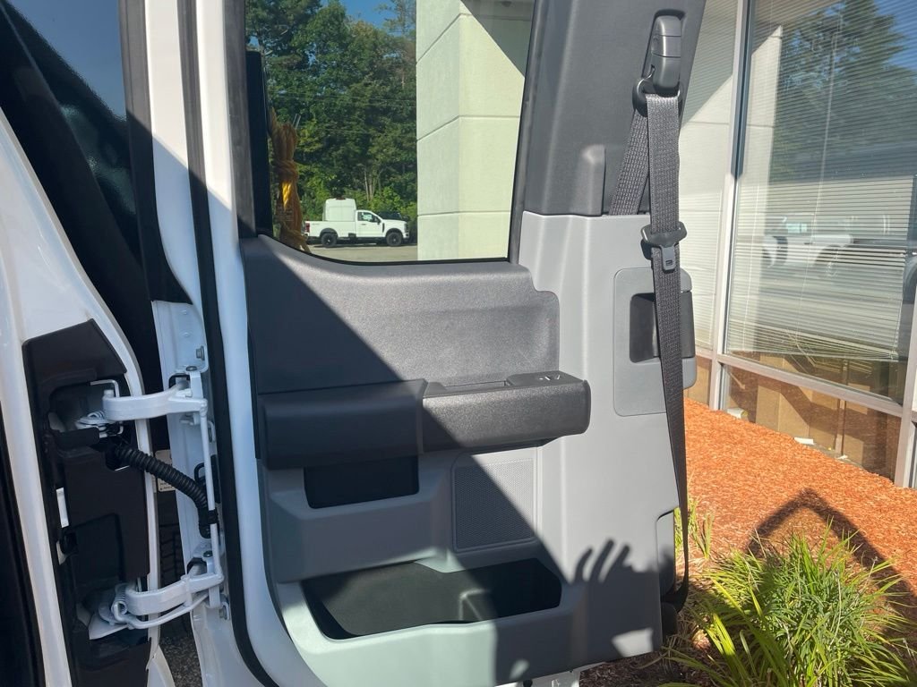 New 2026 Oxford White Ford F-550® XL image 18