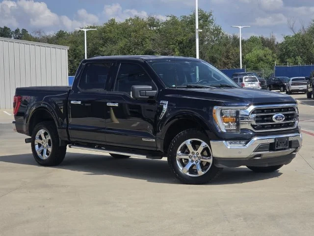 Used 2021 Blue Metallic Ford XLT image 2