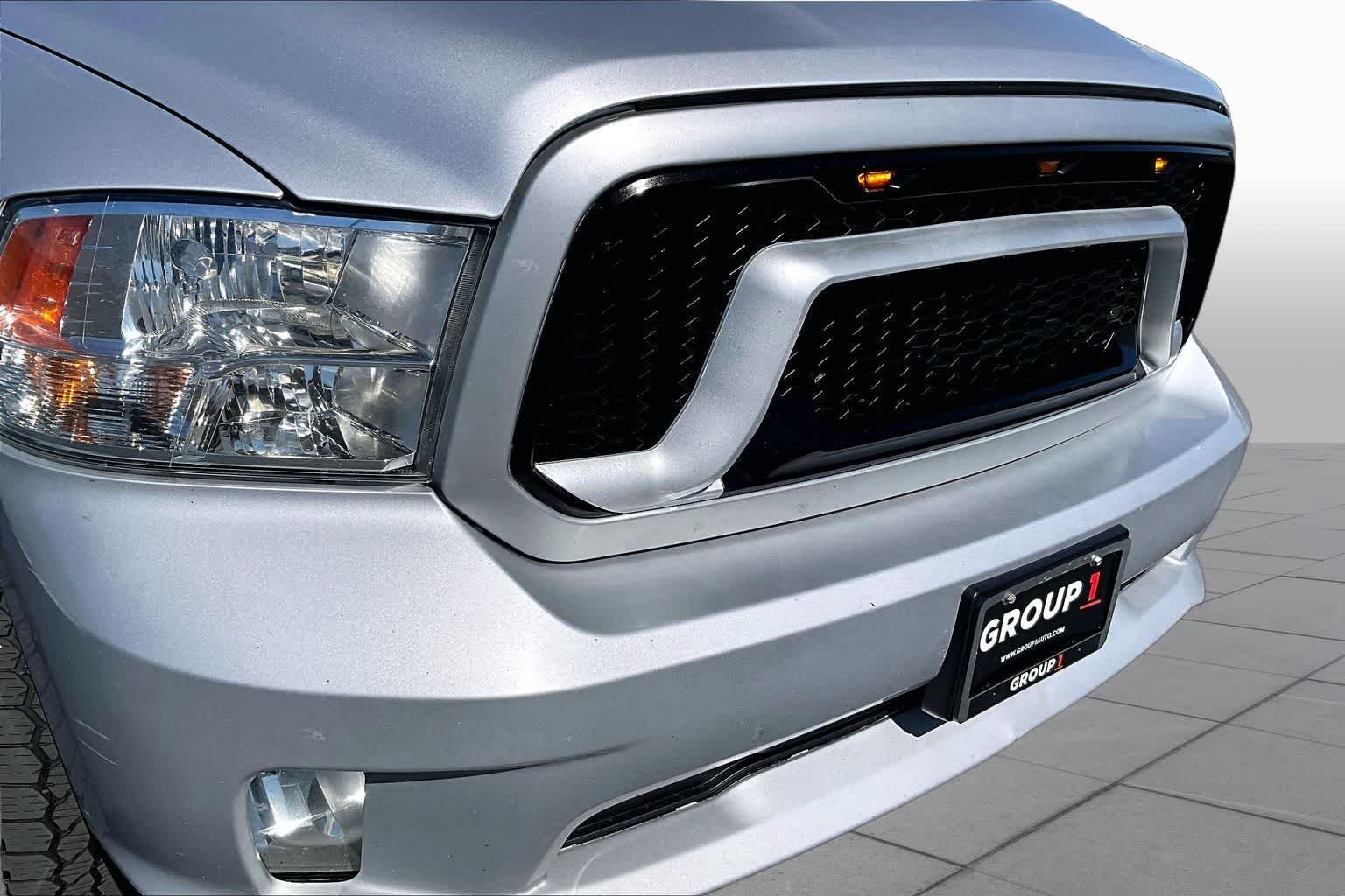 Used 2015 Bright Silver Metallic Clearcoat Ram Express image 29