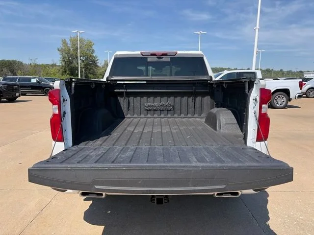 Used 2023 IRIDESCENT PEARL TRICOAT Chevrolet High Country image 4