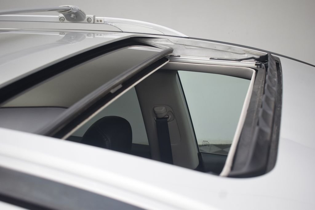 Used 2016 Silver Nissan Platinum image 13