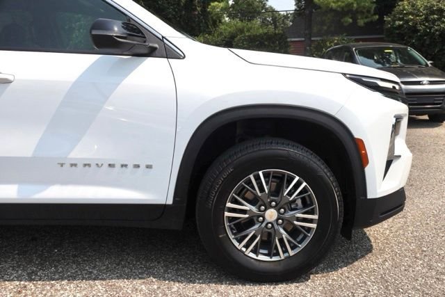 Used 2025 White Chevrolet LT image 14