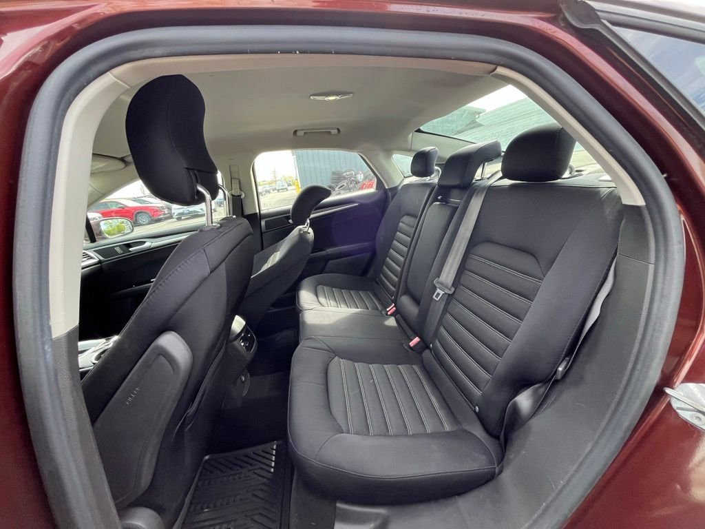 2015 Ford Fusion SE - Photo 24