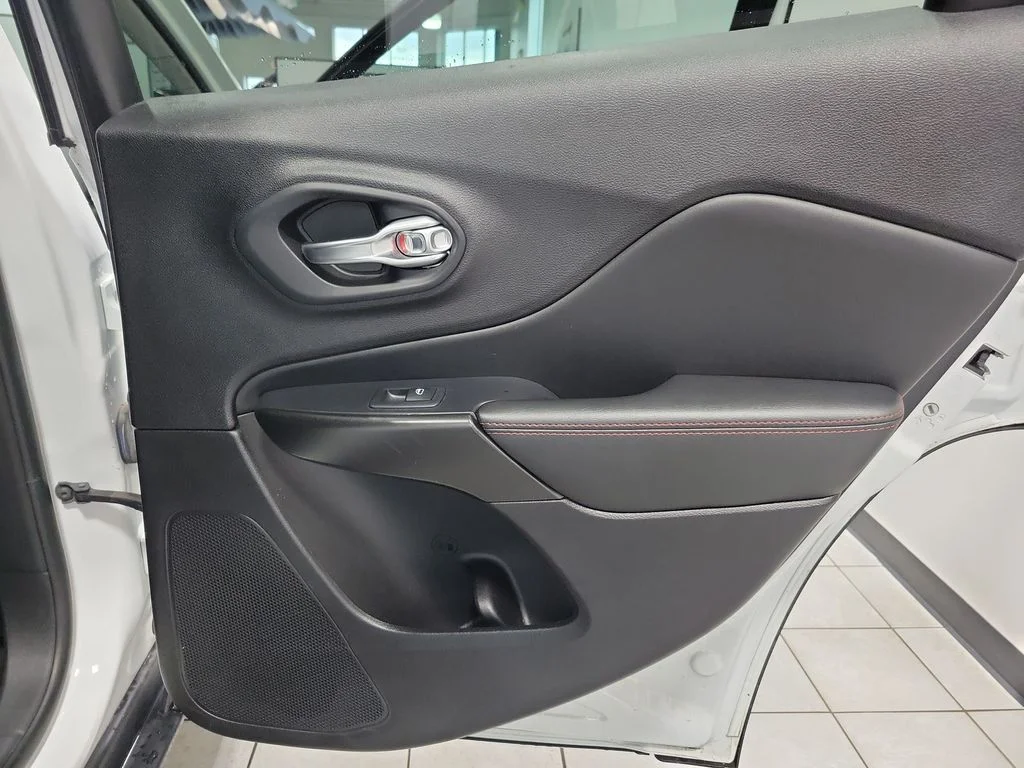 Used 2022 White Jeep Trailhawk image 20