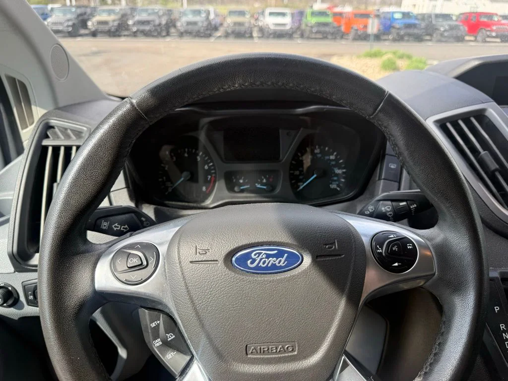 Used 2019 White Ford XLT image 27