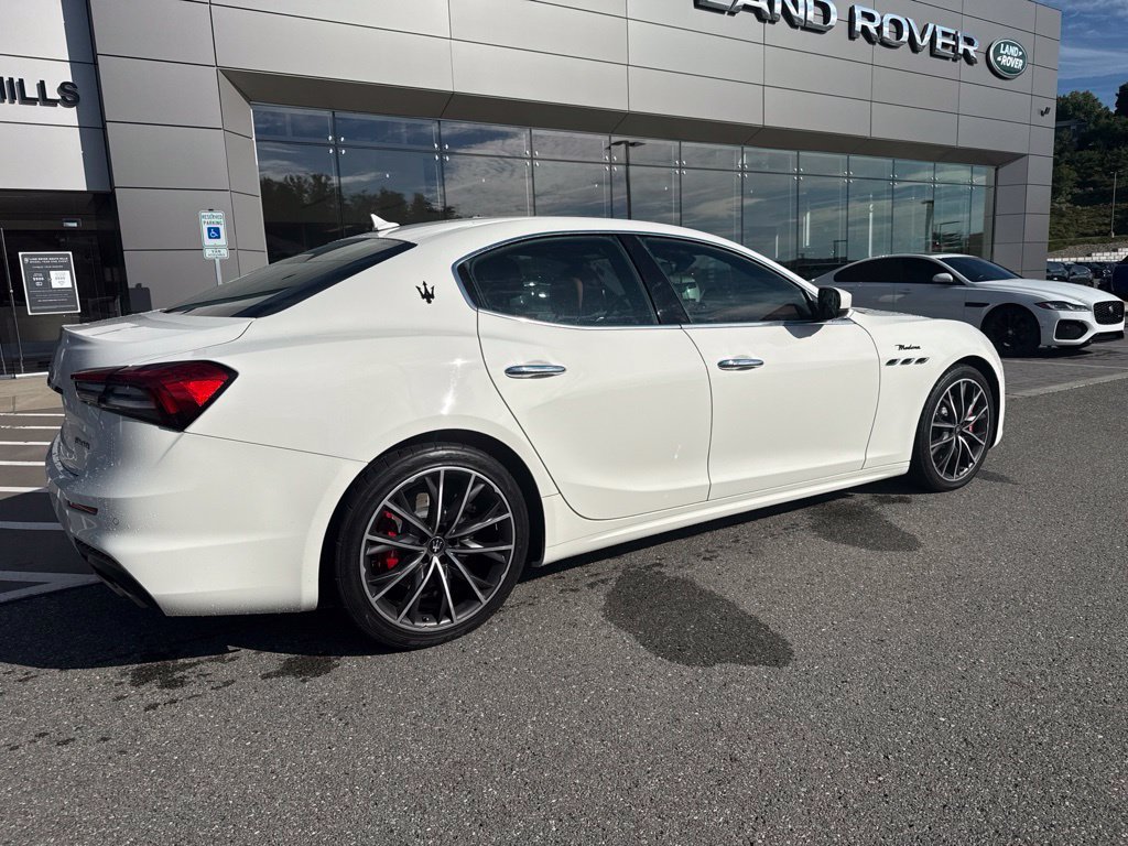 Used 2022  Maserati Modena Q4 image 6
