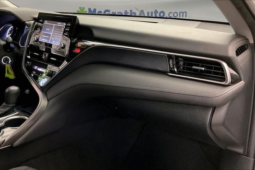 Used 2022 White Toyota LE image 21